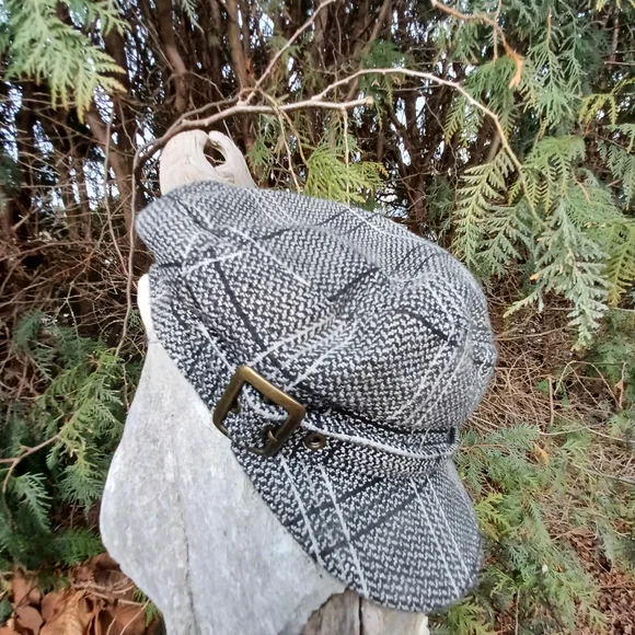 Expression Tweed Cap - Picture 3 of 10